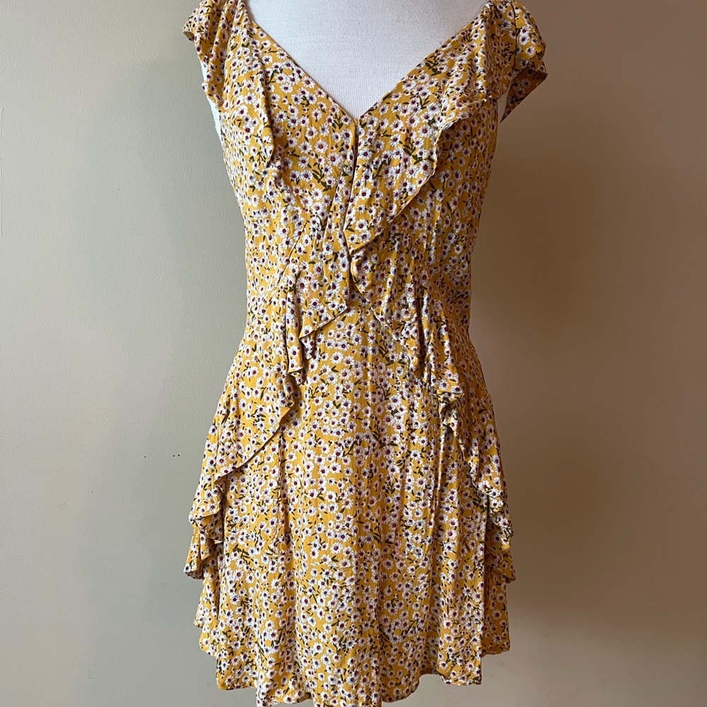 Glam yellow floral ruffled dress. Size Medium.
